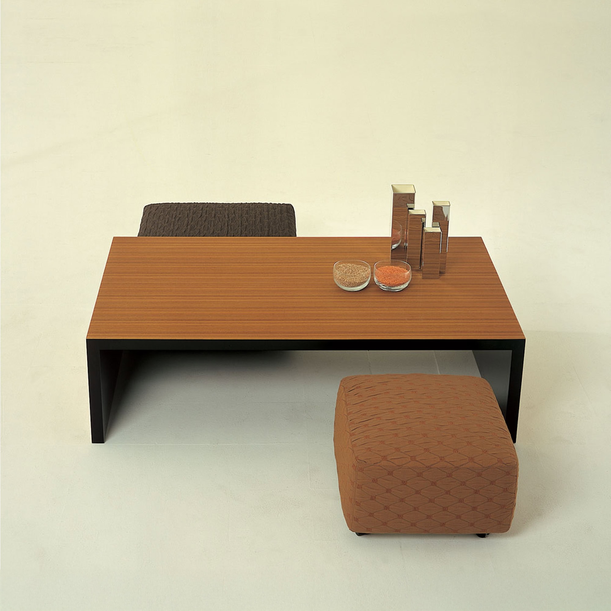 Sfera Pouf - illoft-dilmoscoffeetable-1