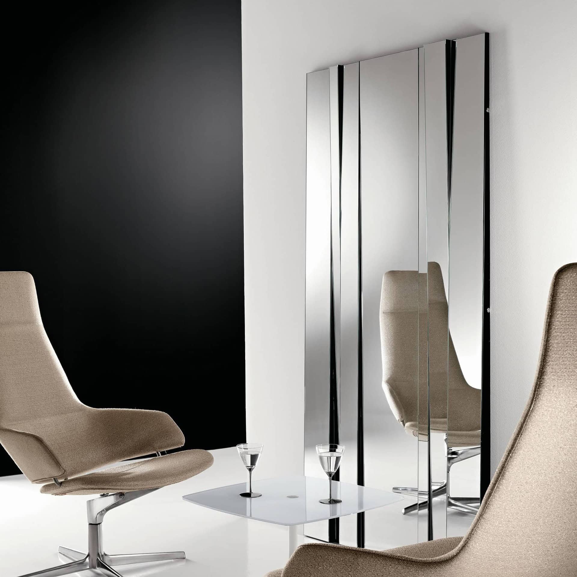 Fittipaldi Mirror in contemporary living space with neutral tones.