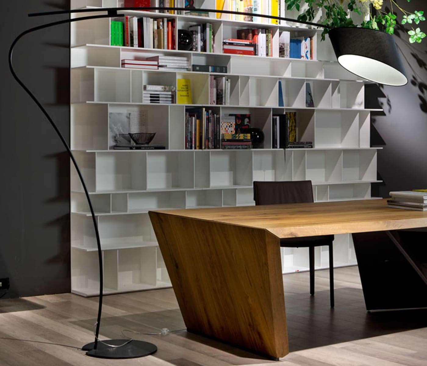Flag Floor Lamp - Flag_Floor_Lamp_Hero