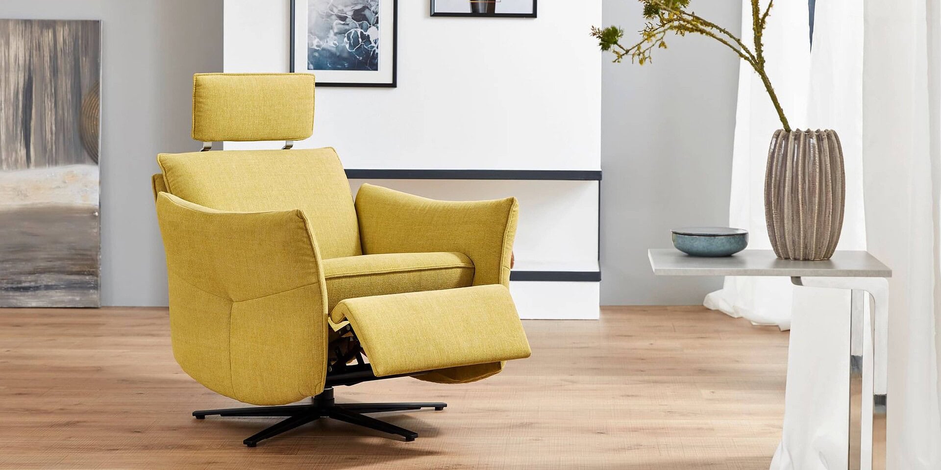 himolla royal pivot recliner hero