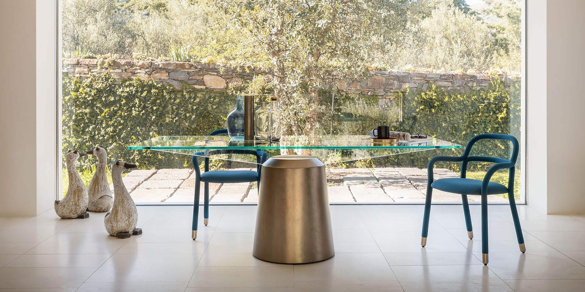 midj spike table hero