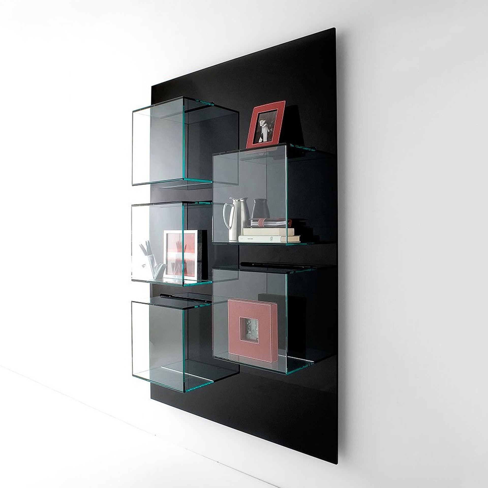 Tonelli Dazibao Bookcase in transparent glass with matt black panel, vertical version with books and decor items displayed.