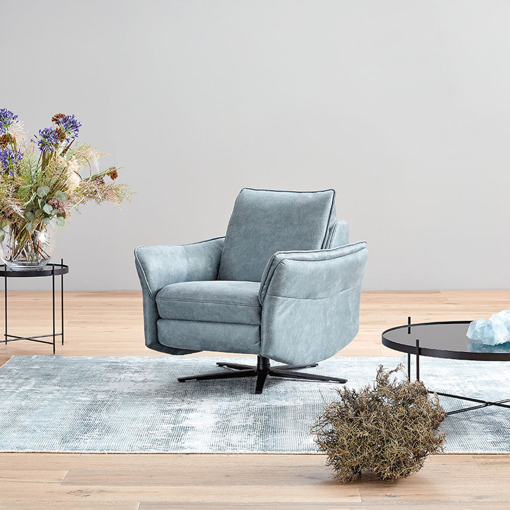 Pelican Lounge Chair - himolla-pelicanloungechair-1