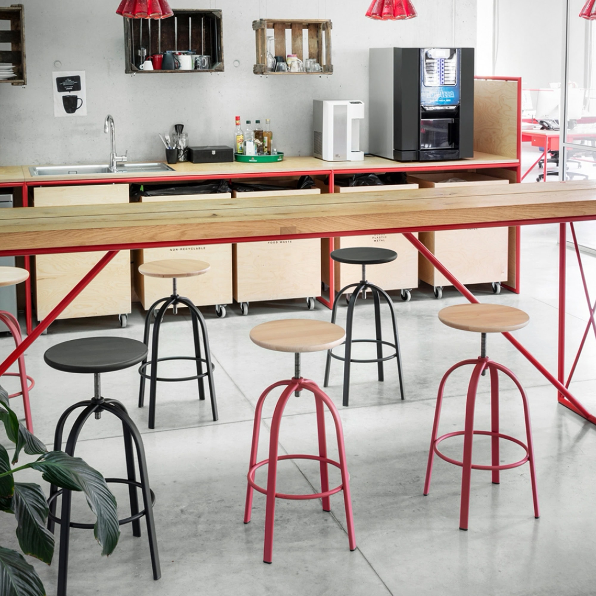 Ferrovitos Stool - miniforms-ferrovitosstool-1