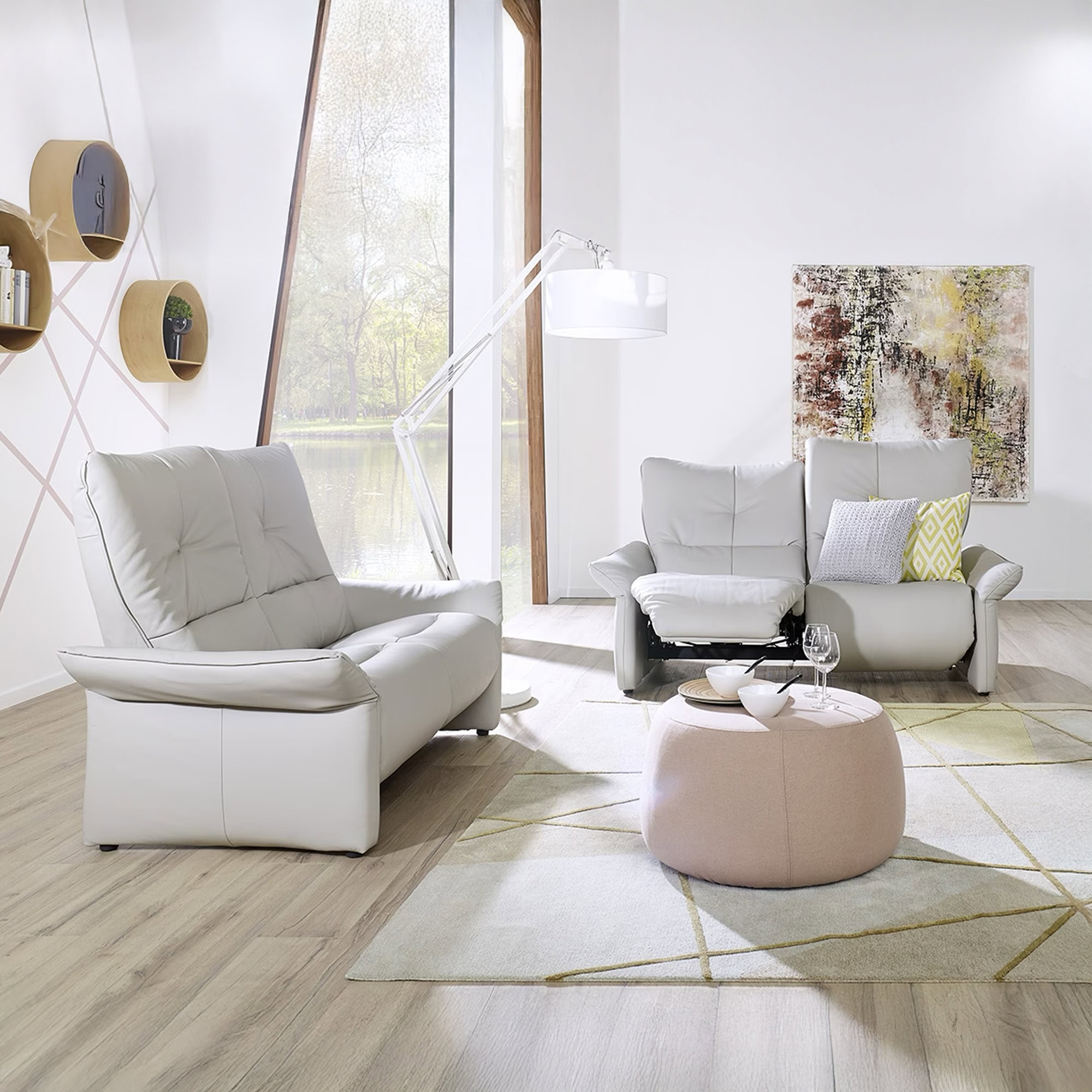 Himolla Cumuly 4515 Wallfree Reclining Sofa in white leather, modern living room setup