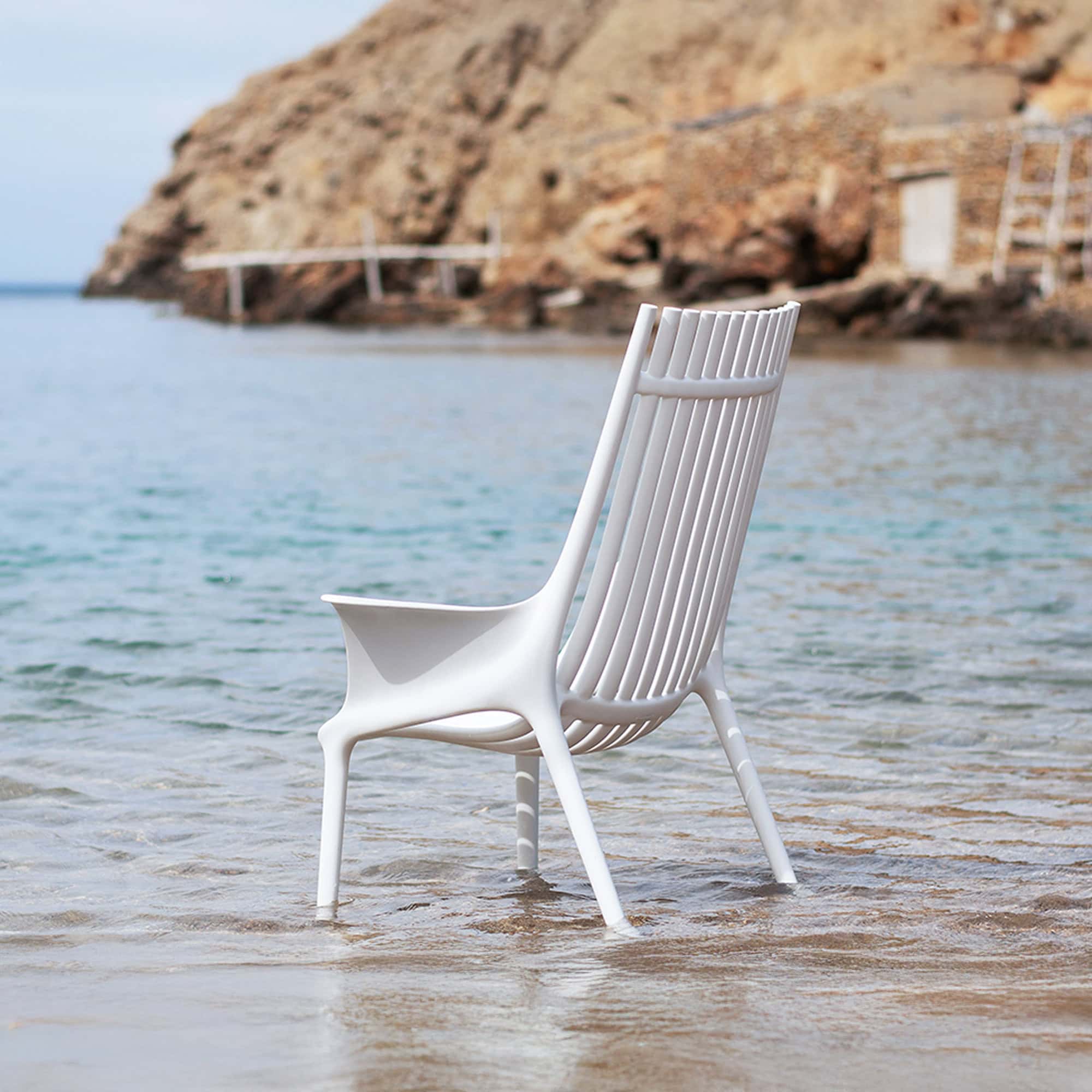 Ibiza Lounge Chair by Vondom in white, positioned by the water’s edge