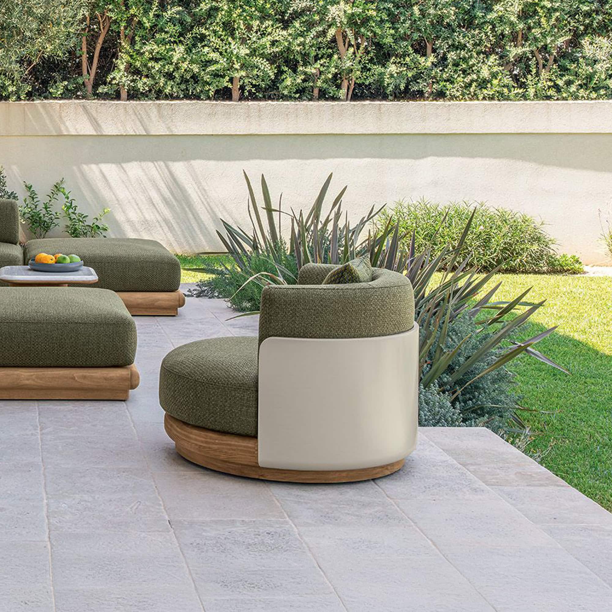 Sustainable outdoor sectional furniture with modern design for stylish backyard relaxation.