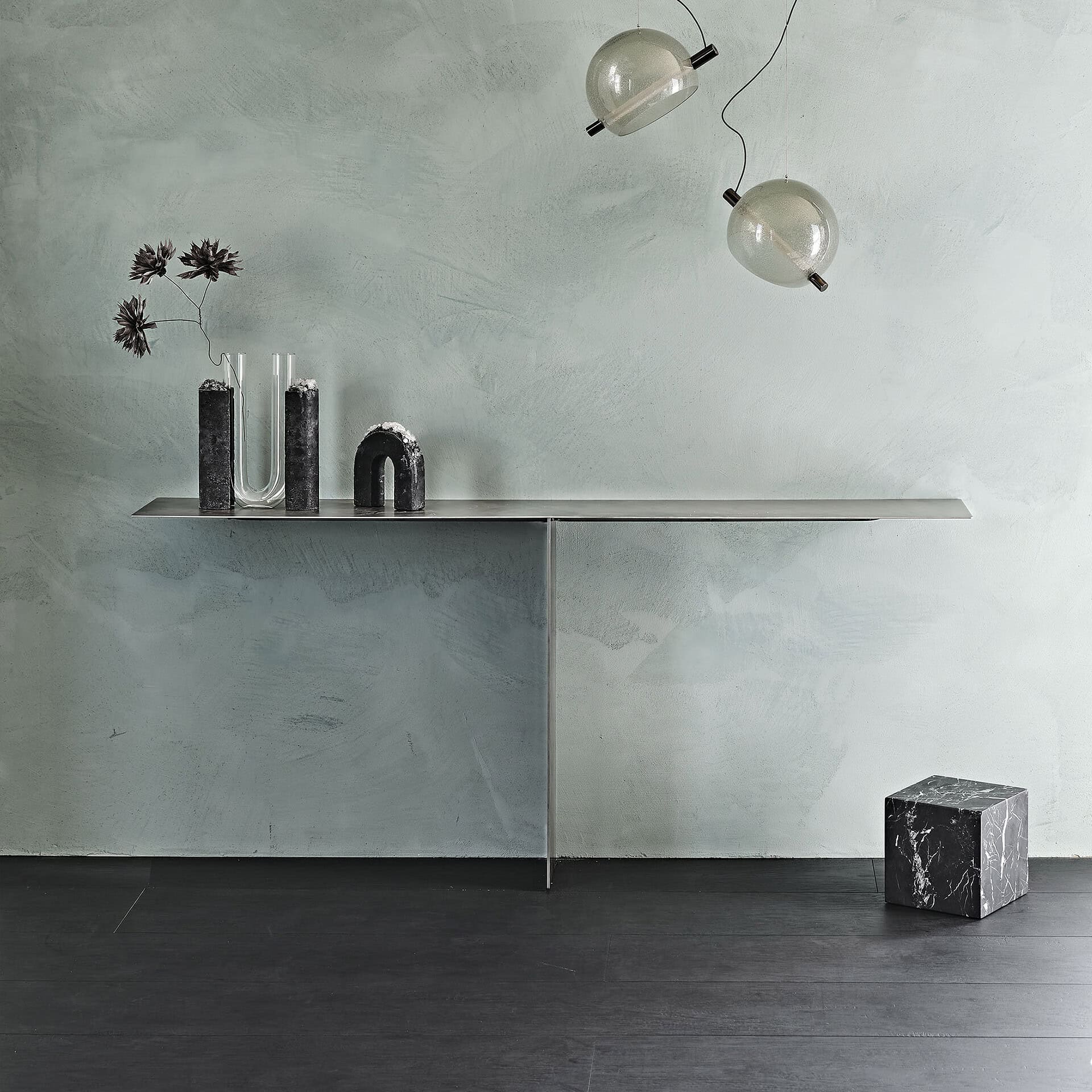 Elegant Tee Console Table for Modern Interiors.