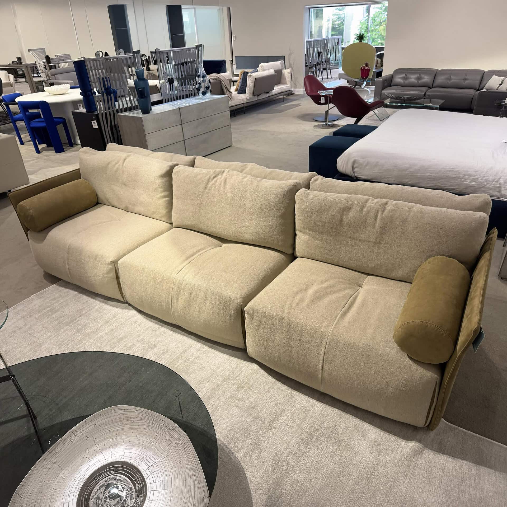 Elegant Cierre Tab Maxi Sofa with Pillows for modern living rooms. Comfortable, stylish, and perfect.