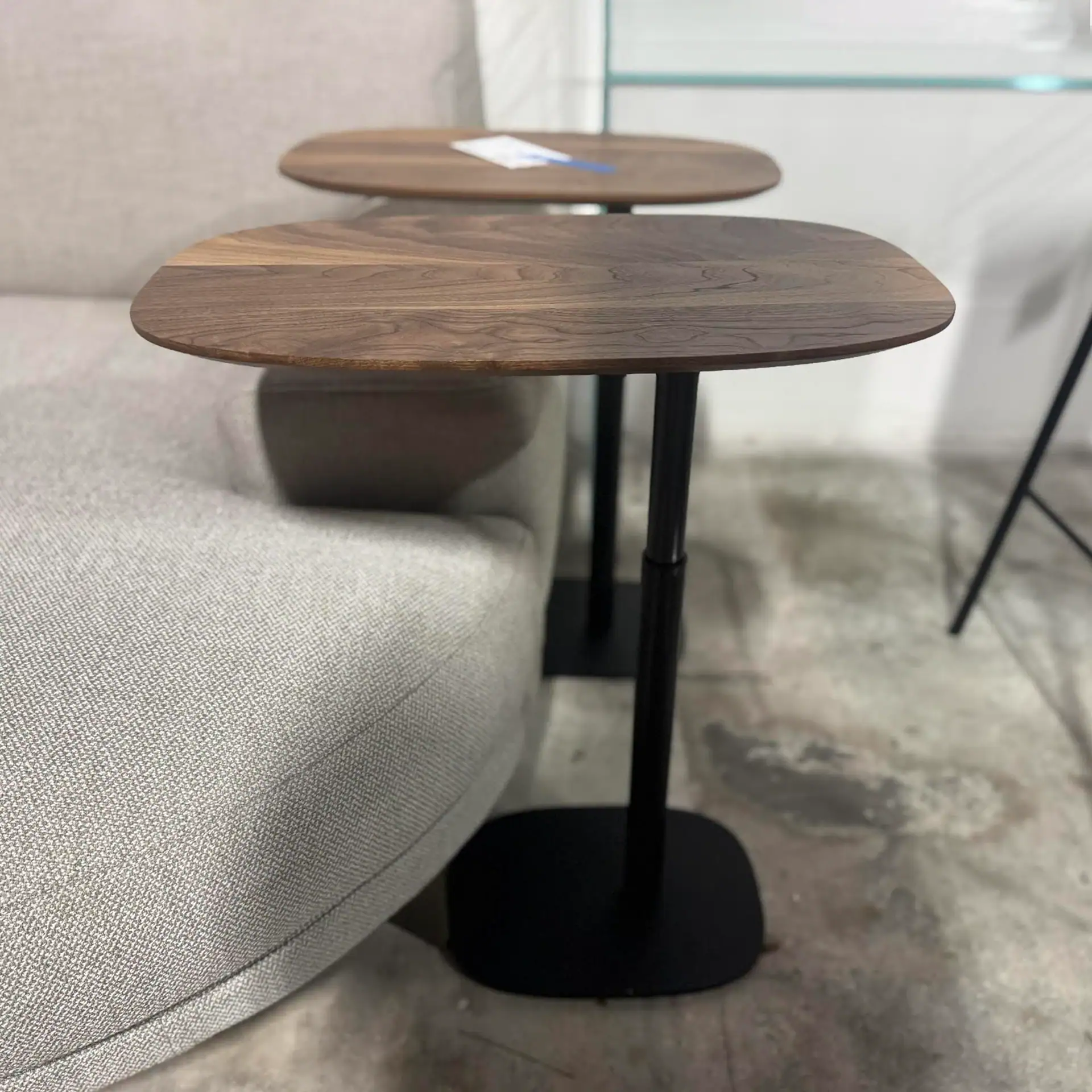 Lift Laptop Table for Modern Workspaces.