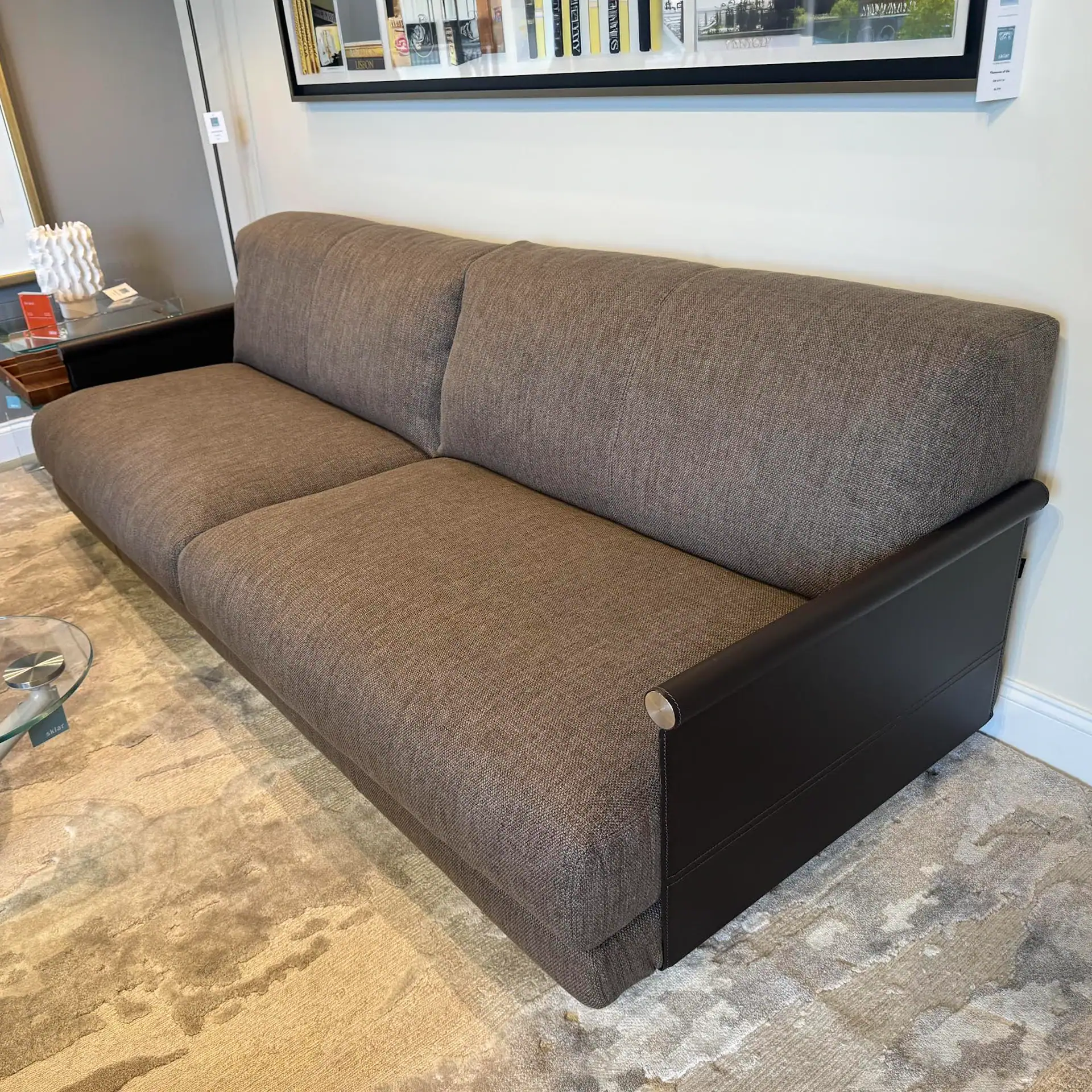 Elegant Ditre Italia Althon High 3ER Maxi sofa in neutral tones for contemporary interiors.
