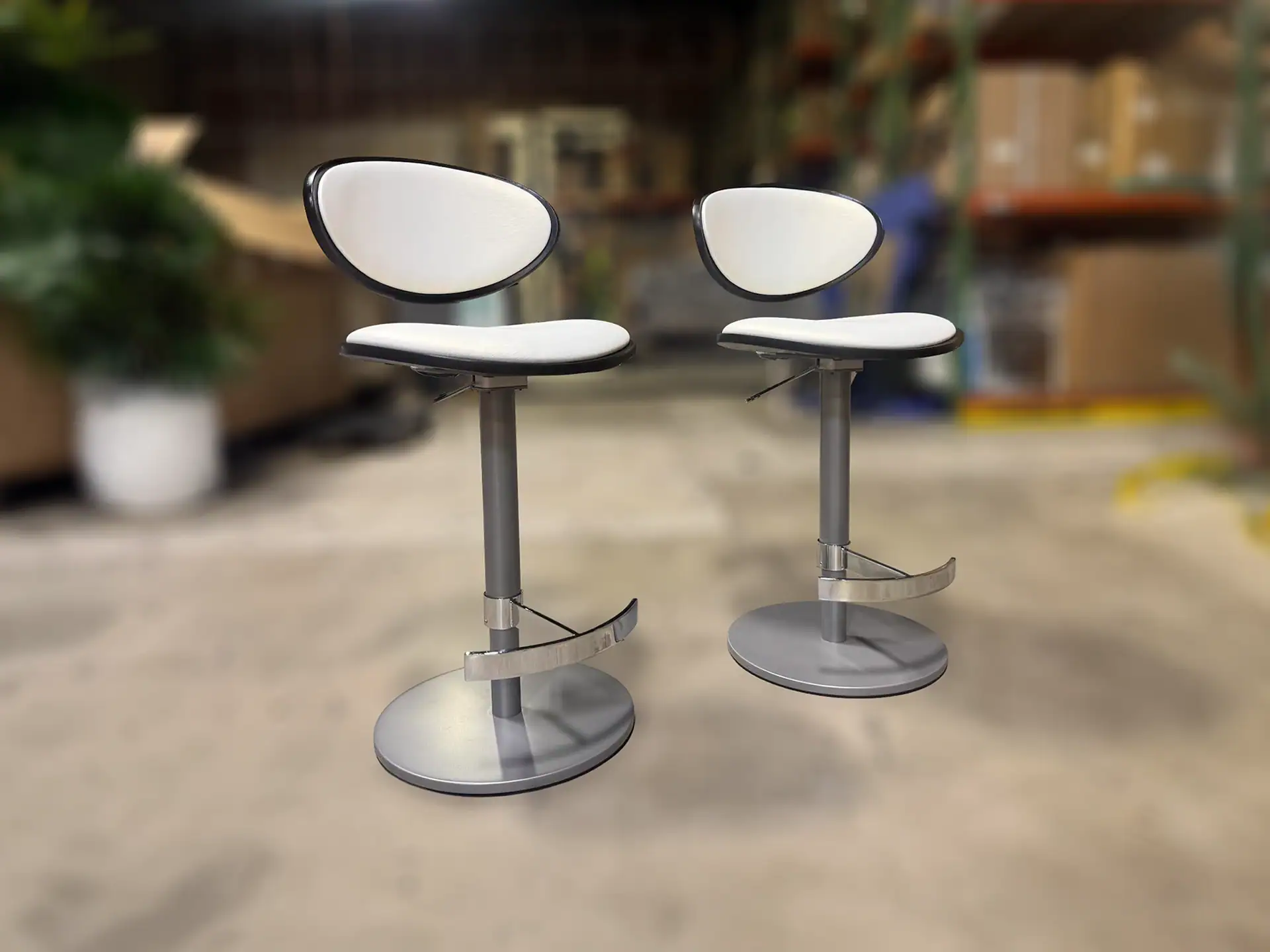 Sklar Furnishings Elite Vera hydraulic bar stools with white seats and backrests.