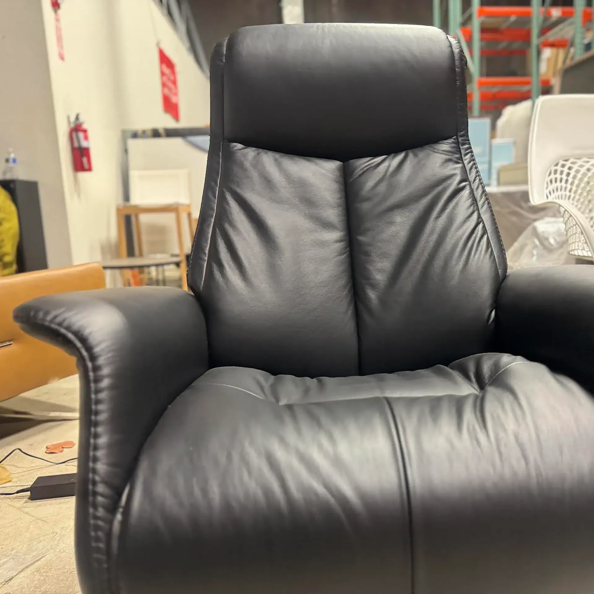 Fjords Jakob Large CF Relaxer Recliner in black leather.
